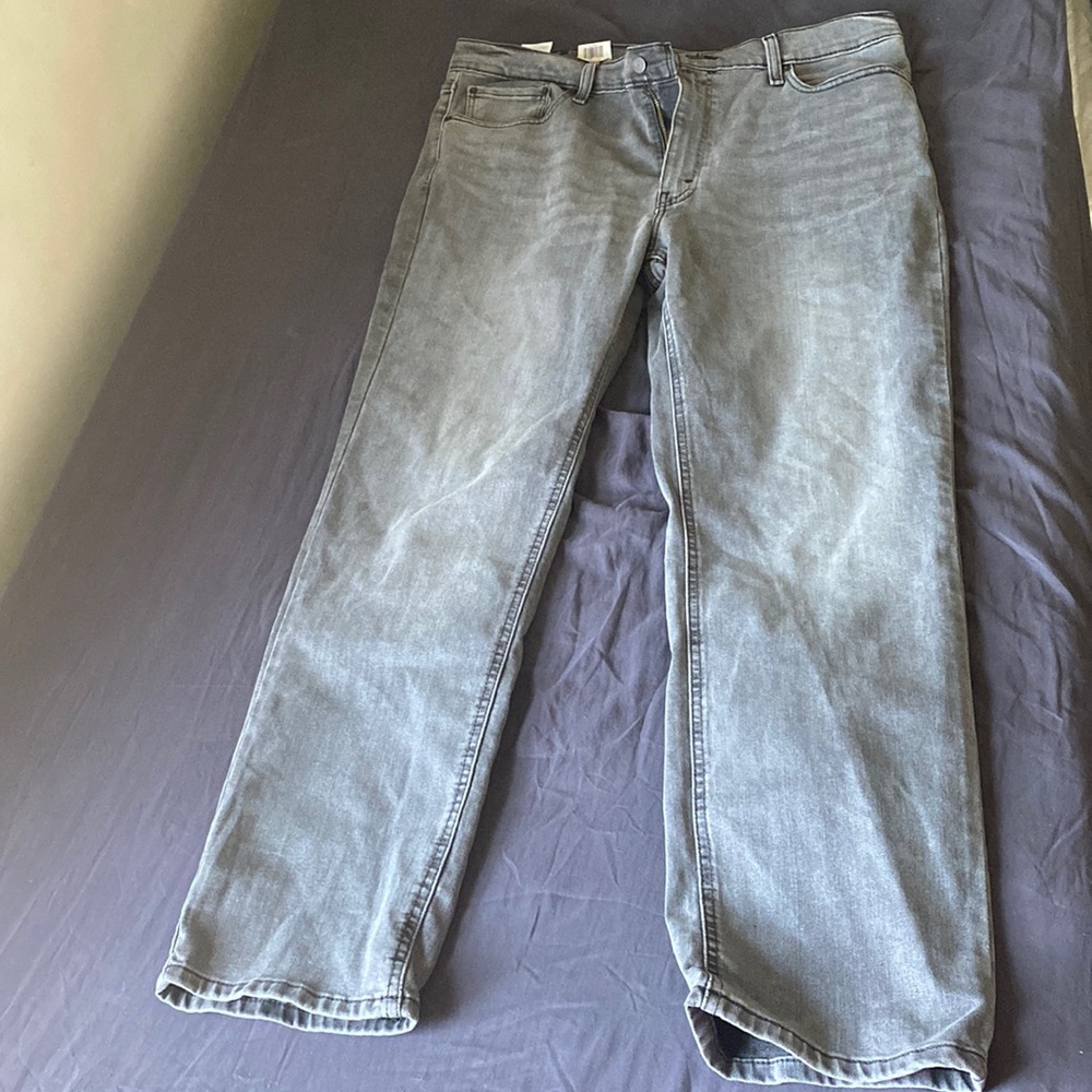 light grey levis jeans
